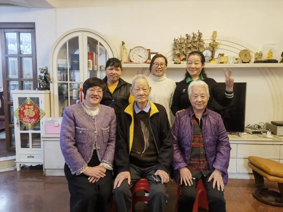 【公司动态】敬爱之光，温暖相伴！民源家政回访顾客之旅！